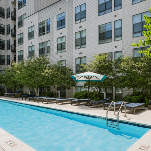 Centro Arlington Outdoor Resort-Style Swimming Pool